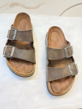 Birkenstock Arizona Size 39,Women Size 8,Men’s Size 6, good condition and bottom